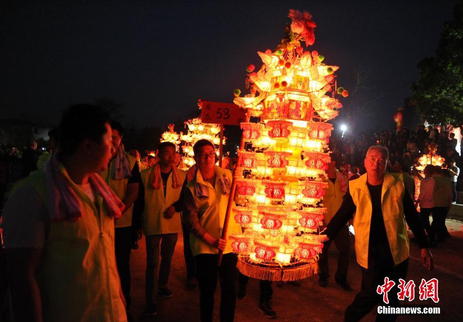 福建连城芷溪花灯纸包火的奇迹