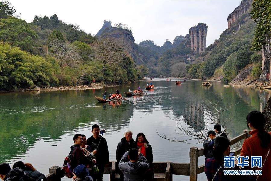 （新春走基层）（1）武夷九曲醉游人