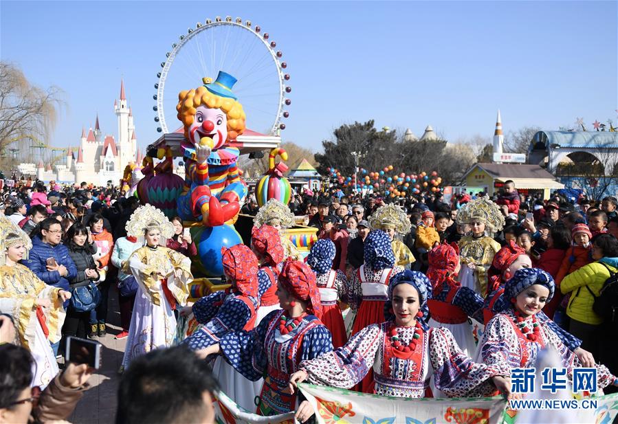 （社会）（1）北京“洋庙会”感受异域风情