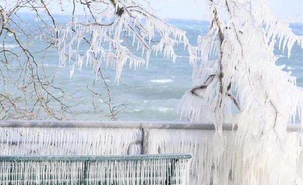 （国际）（1）瑞士莱蒙湖区遭遇“倒春寒”天气