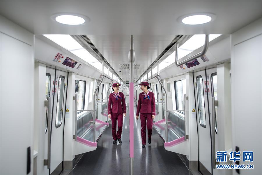（新时代奋斗者）（4）武汉：地铁女司机的轨道青春