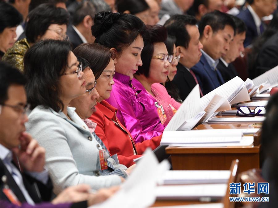 （两会）（6）在履职中度过自己的节日