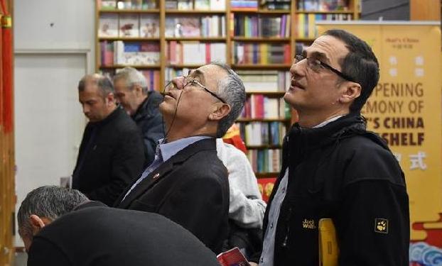（国际）（1）“中国书架”落户伊斯坦布尔书店