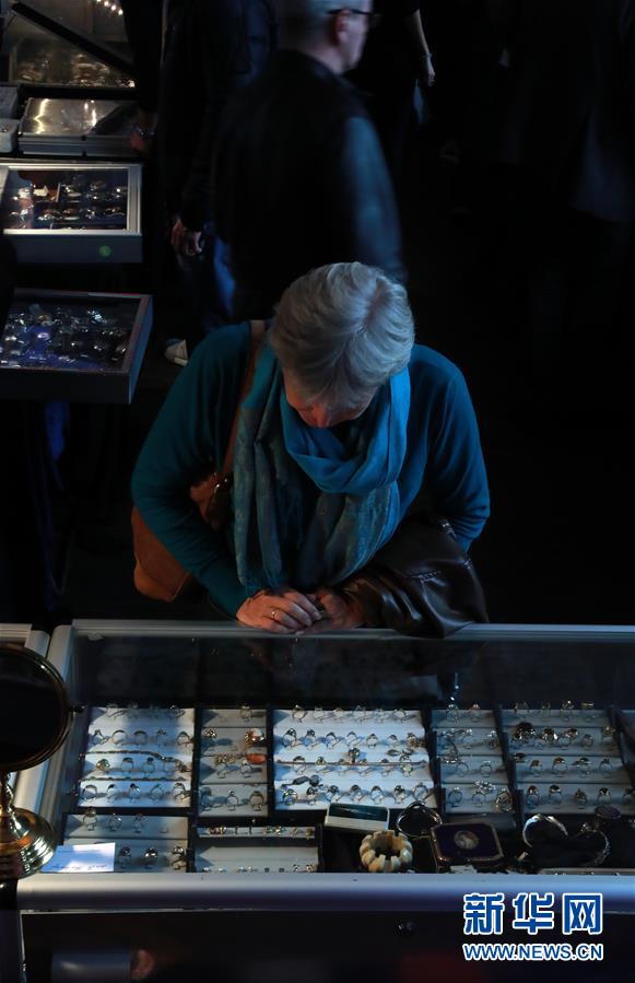 （国际）（1）法兰克福举行第十八届古董钟表珠宝展