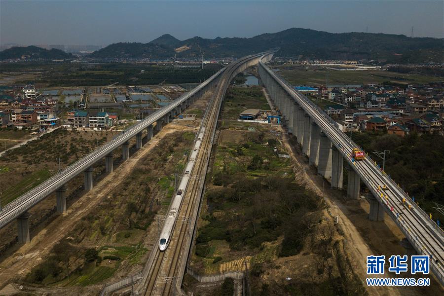 （经济）（2）杭黄铁路铺轨全线贯通