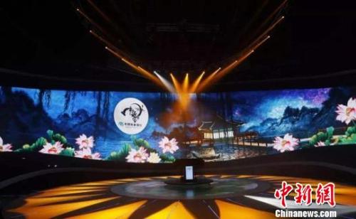 图为《中国诗词大会》(第三季)演播室录制现场。