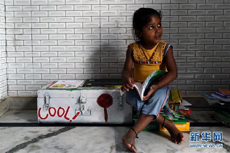 （国际·世界读书日·图文互动）（4）印度努力改善贫困儿童阅读条件