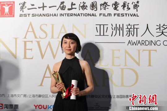 日本女导演清原惟凭借毕业作品《我们的家》获本届亚新奖最佳导演奖。　张亨伟 摄