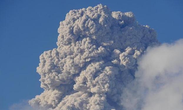 （国际）（1）印尼阿贡火山持续喷发