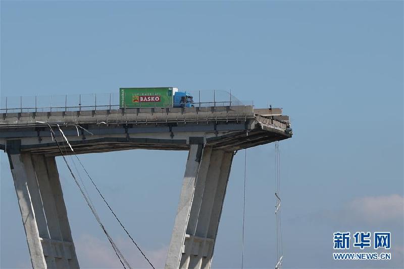 （国际）（8）意大利“断桥”现场救援