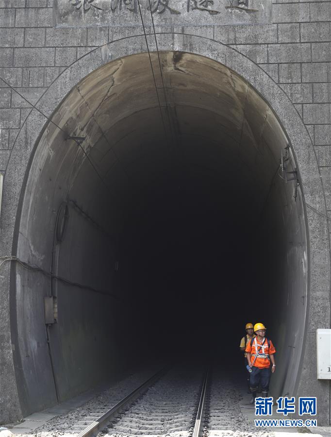 （图片故事）（7）隧道守护者 忙碌在汛期