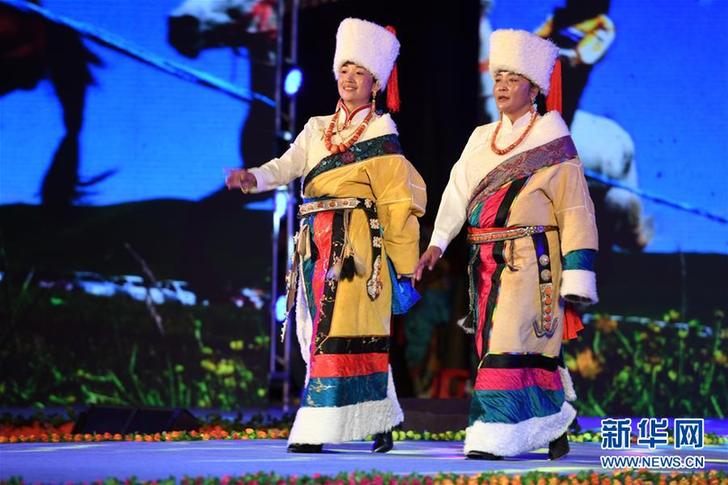 （文化）（4）八省区蒙古族服饰艺术节亮相甘肃肃北