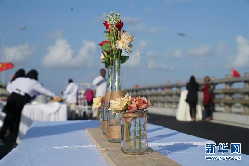 （国际·图文互动）（6）记者手记：中马友谊大桥上的浪漫婚礼