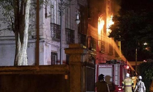 （国际）（1）巴西国博发生大火　所有藏品恐被烧毁