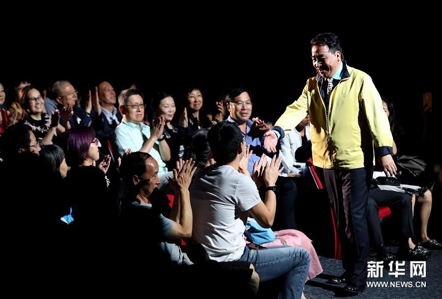 （文化）（1）《姜昆“说”相声》在香港演出