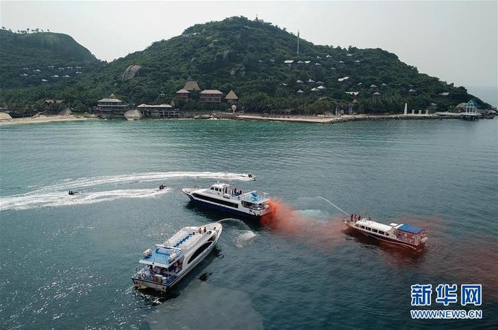 （社会）（1）海南陵水举行船舶消防救生演习