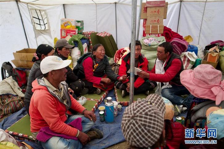 （经济）（1）西藏：雪山脚下的中尼帐篷边贸市场