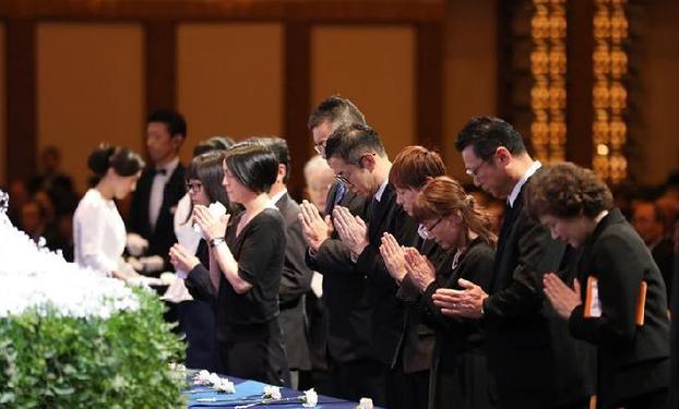 （XHDW）（1）音乐剧《李香兰》创作者浅利庆太告别仪式在东京举行