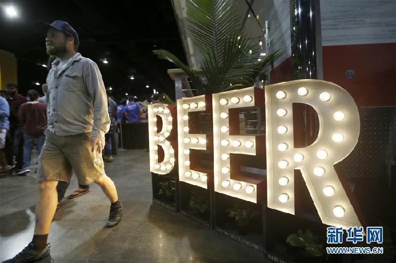 （国际）（1）四千余种啤酒亮相美国啤酒节