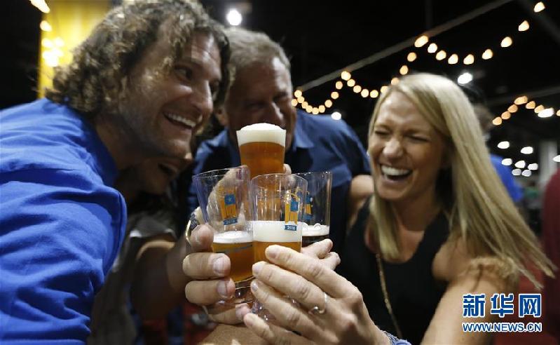 （国际）（4）四千余种啤酒亮相美国啤酒节