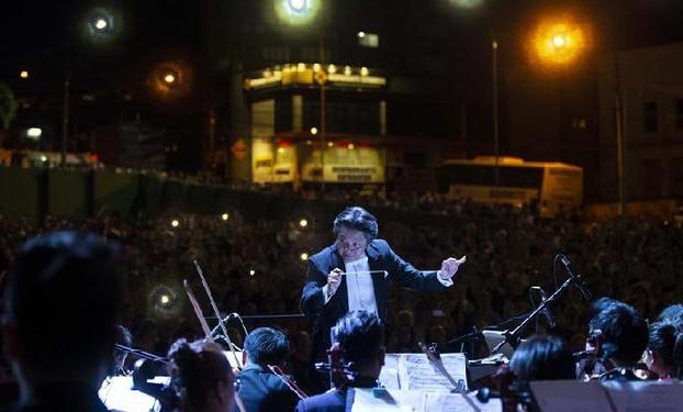 （国际）（1）巴西伊瓜苏举行“万里共婵娟”交响音乐会