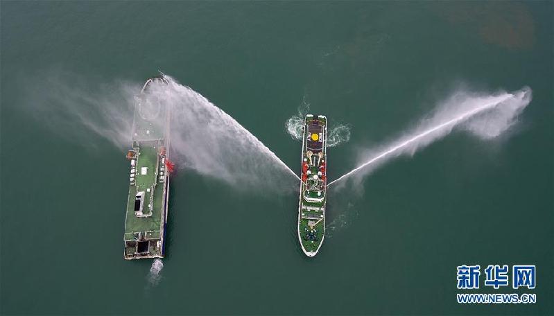 （社会）（7）海口举行2018年琼州海峡客滚船海上应急救助综合演练