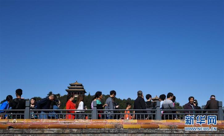 （社会）（3）国庆假期最后一天 游客参观故宫游兴不减