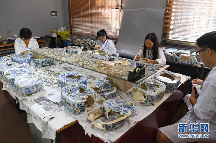 （文化）（5）景德镇御窑古瓷碎片“复原”陶瓷传奇