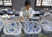 （文化）（1）景德镇御窑古瓷碎片“复原”陶瓷传奇