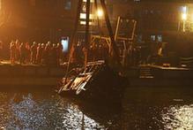 （重庆公交车坠江事故·后续）（1）重庆万州坠江公交车打捞出水