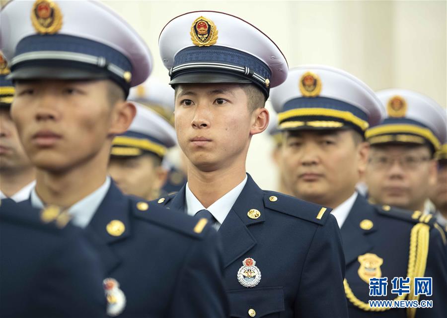 （时政）（10）国家综合性消防救援队伍授旗仪式在京举行