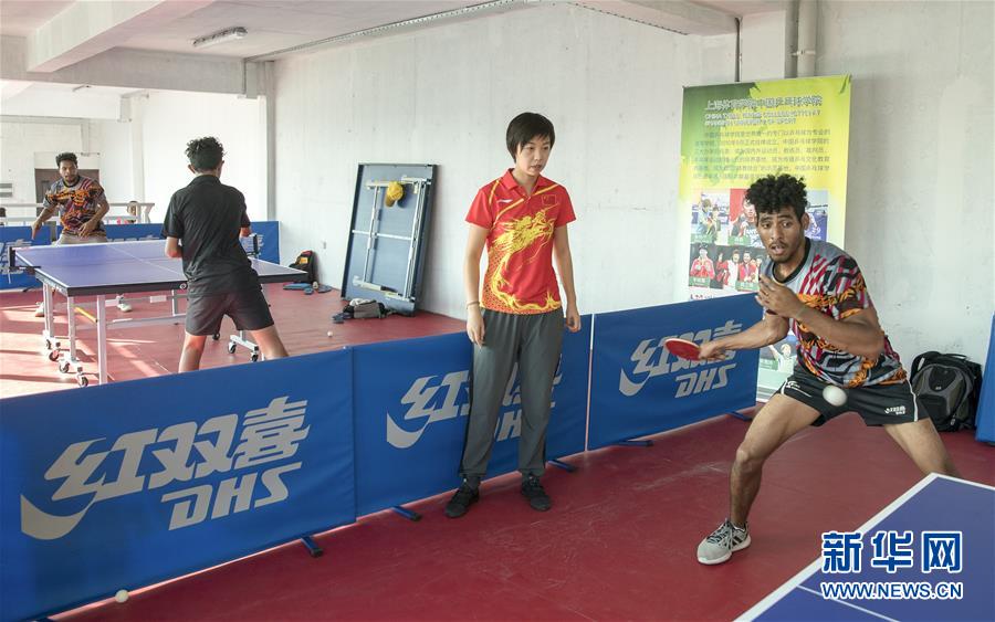 （体育）（3）乒乓球——张怡宁“执教”巴布亚新几内亚国家队
