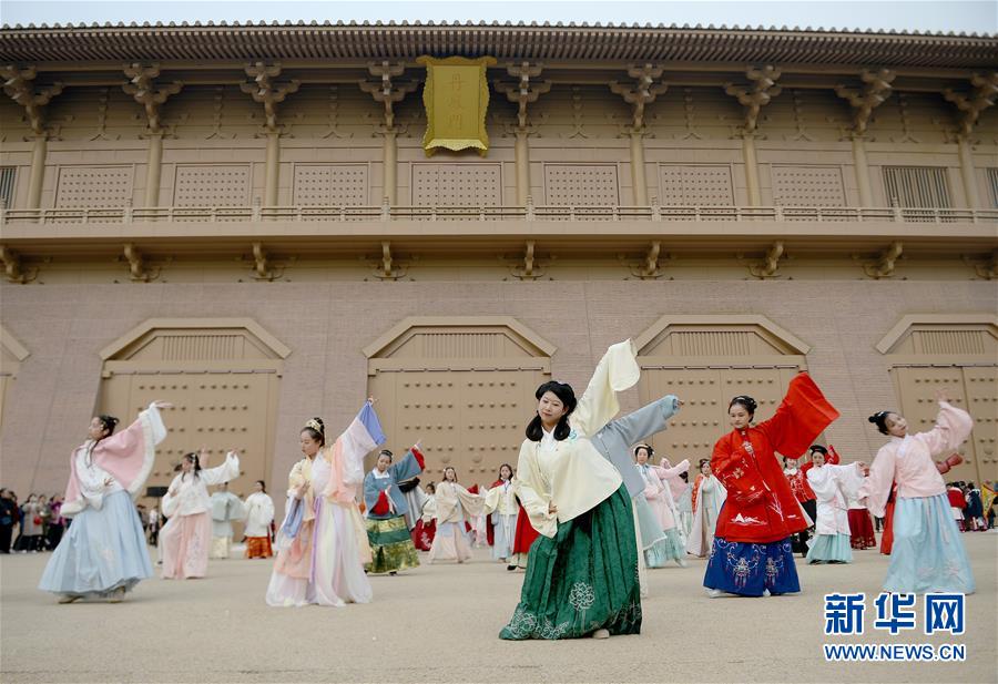 （文化）（2）西安：汉服巡游展示传统文化