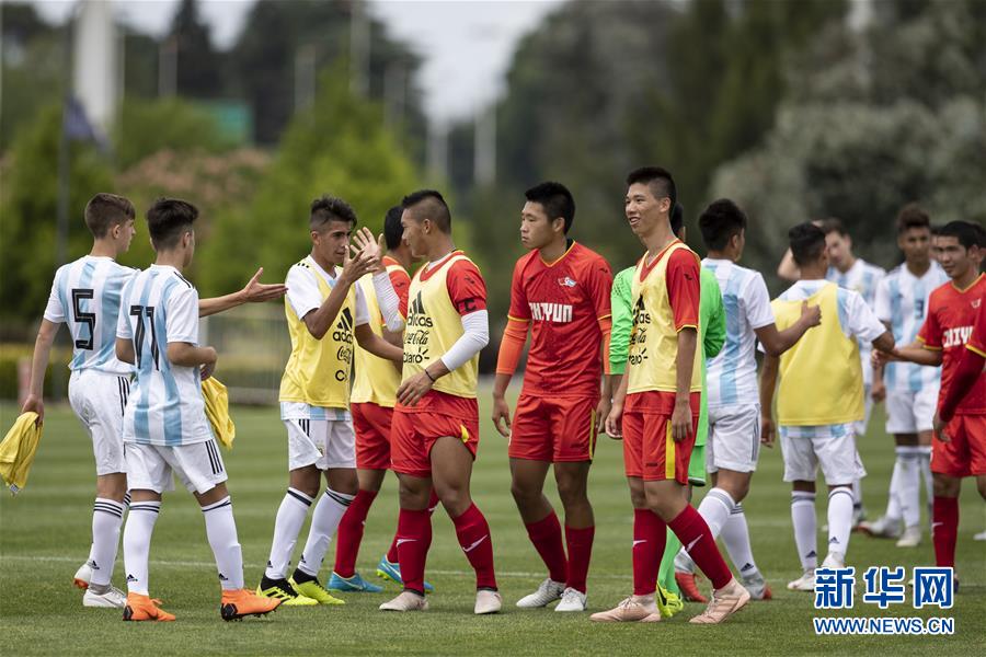 （国际）（5）中国青少年足球运动员进驻阿根廷国足基地接受训练