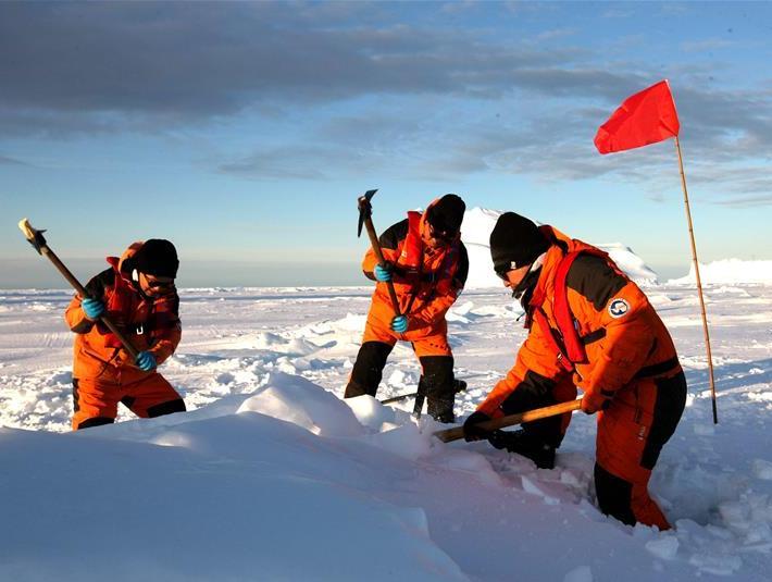 （“雪龙”探南极·图文互动）（5）通讯：44公里探冰“筑路”记