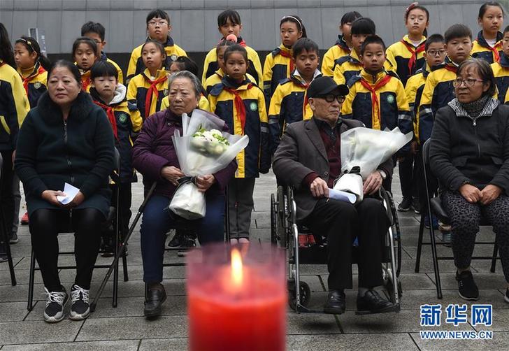 （社会）（1）南京大屠杀死难者遗属家祭活动举行
