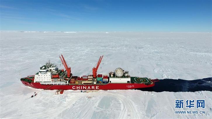 （“雪龙”探南极·图文互动）（1）特写：亲历南极“海陆空”全天候卸货攻坚战