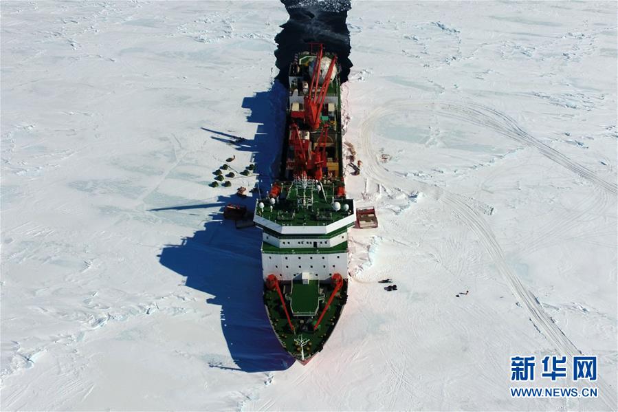 （“雪龙”探南极·图文互动）（2）特写：亲历南极“海陆空”全天候卸货攻坚战