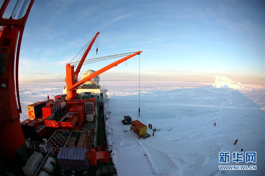 （“雪龙”探南极·图文互动）（4）特写：亲历南极“海陆空”全天候卸货攻坚战