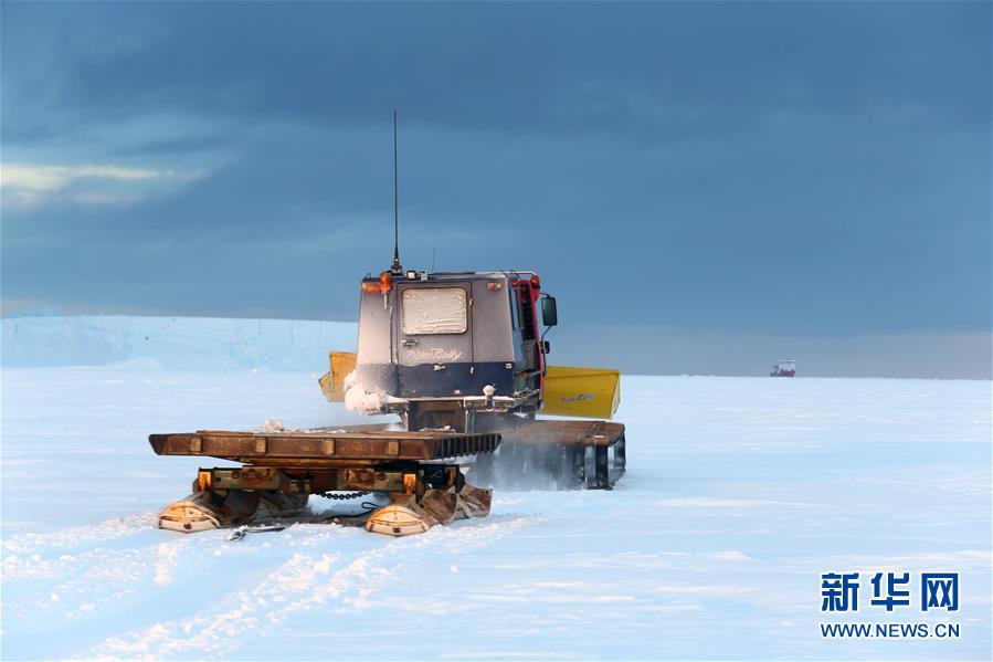 （“雪龙”探南极·图文互动）（8）特写：亲历南极“海陆空”全天候卸货攻坚战