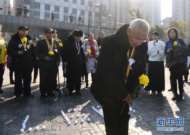 （社会）（1）抗战老兵在南京祭奠遇难同胞