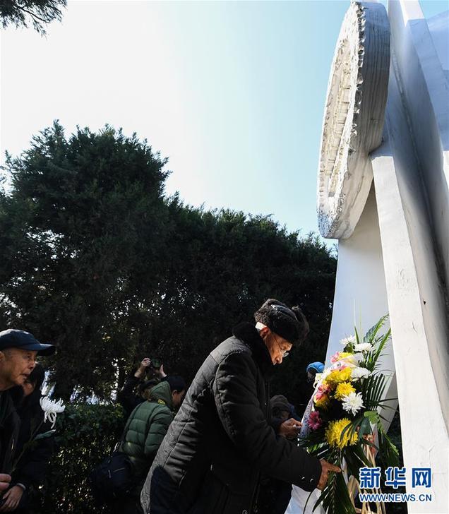 （社会）（2）抗战老兵在南京祭奠遇难同胞