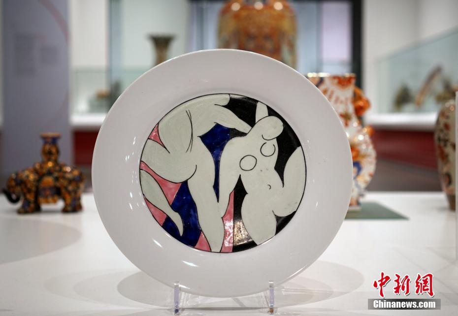 中西合璧流金溢彩 香港展出本地彩瓷精品 图3