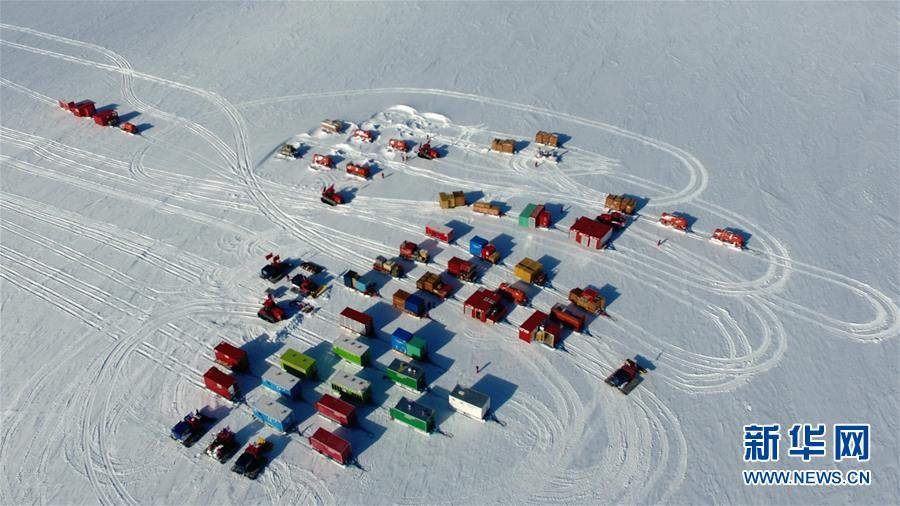 （“雪龙”探南极·图文互动）（3）特写：南极“白夜”采集雪坑样品记