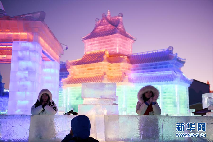 （社会）（2）第二十届哈尔滨冰雪大世界开园迎客