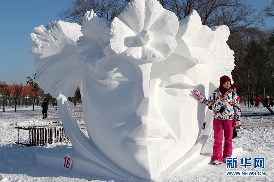 （文化）（1）第二十五届全国雪雕比赛在哈尔滨落幕