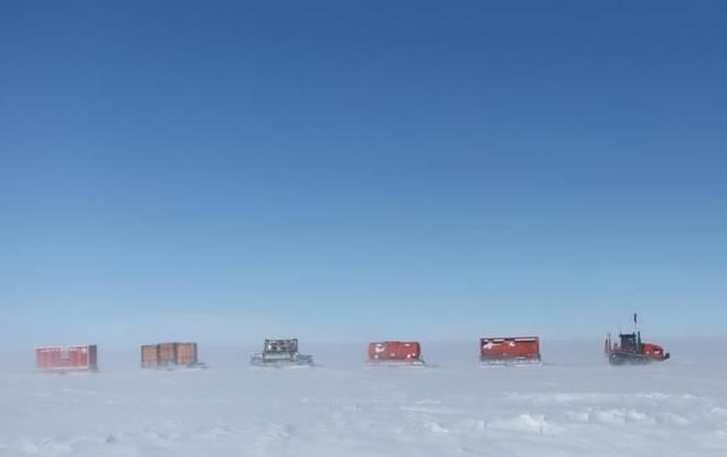 （“雪龙”探南极·图文互动）（1）特写：南极“白夜”修车记
