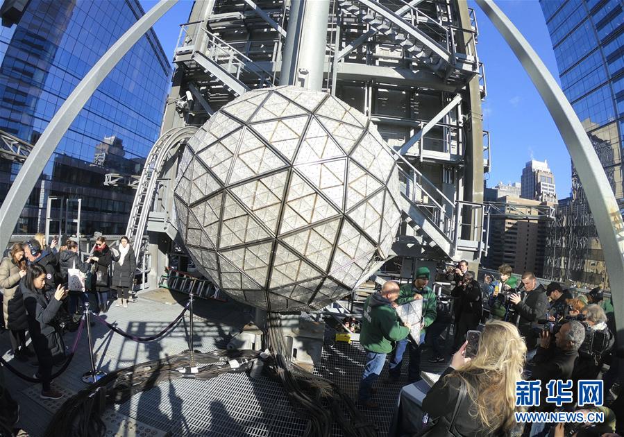 （国际）（1）纽约时报广场安装水晶球