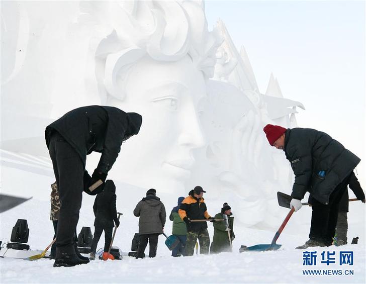 （社会）（2）哈尔滨：雪博会大型主塑《星河之旅》落成迎客
