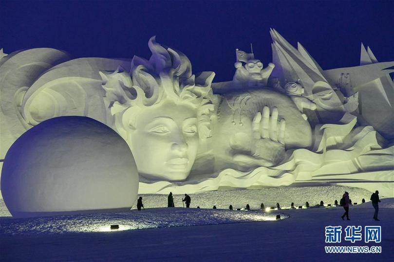 （社会）（4）哈尔滨：雪博会大型主塑《星河之旅》落成迎客